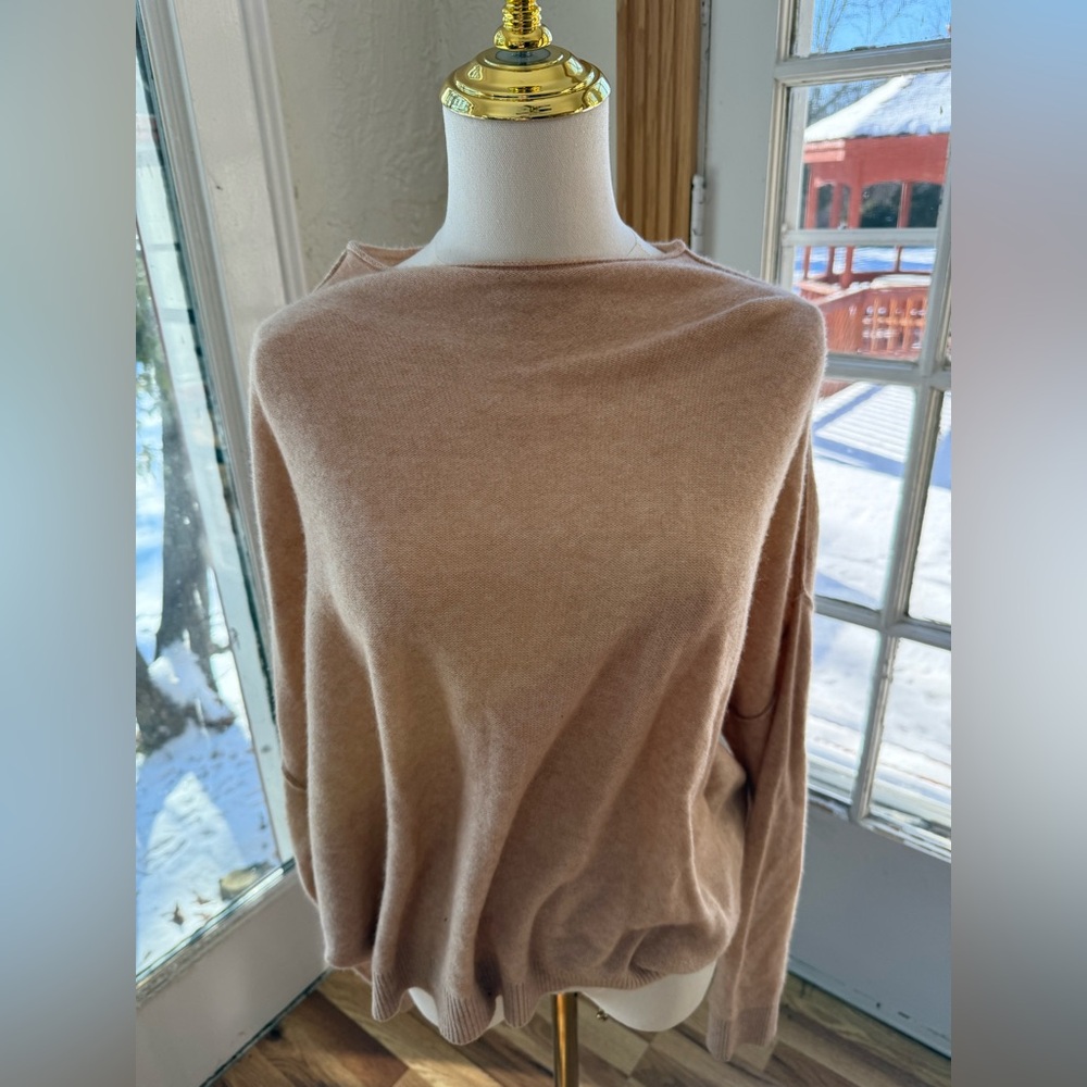 100 % CASHMERE cute sweater in excellent condition size M